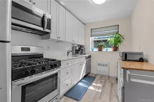 32 Pearsall Ave, Glen Cove, NY 11542 - Photo 5