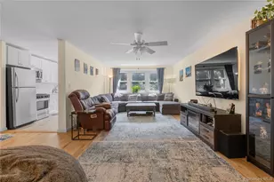 32 Pearsall Ave, Glen Cove, NY 11542 - Photo 9