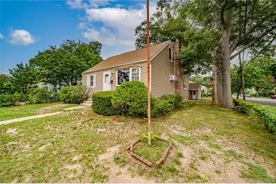 380 W Gates Avenue, Lindenhurst, NY 11757 - Photo 1