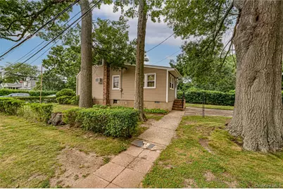 380 W Gates Avenue, Lindenhurst, NY 11757 - Photo 3