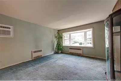 380 W Gates Avenue, Lindenhurst, NY 11757 - Photo 5