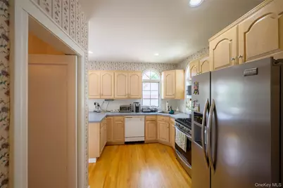 270 Bedell Terrace, West Hempstead, NY 11552 - Photo 5