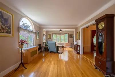 270 Bedell Terrace, West Hempstead, NY 11552 - Photo 9