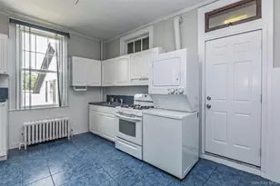 295 Railroad Ave, Sayville, NY 11782 - Photo 3