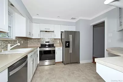303 Livingston Avenue, Mamaroneck, NY 10543 - Photo 9