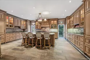 17 Sutton Pl, Lawrence, NY 11559 - Photo 11