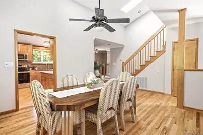 946 Barberry Road, Yorktown Heights, NY 10598 - Photo 9
