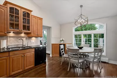15 Pound Ridge Road, Plainview, NY 11803 - Photo 7