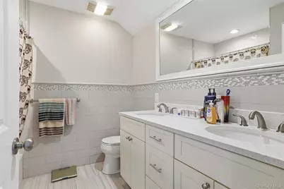 34 Meadow Lane, Amityville, NY 11701 - Photo 23