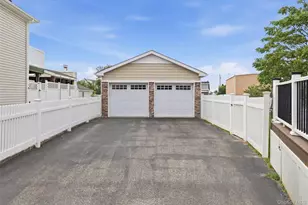 34 Meadow Ln, Amityville, NY 11701 - Photo 27