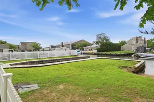 34 Meadow Ln, Amityville, NY 11701 - Photo 29