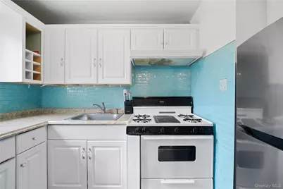 224-02 Stronghurst Avenue #208, Queens Village, NY 11427 - Photo 7