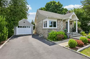 512 Westlake Dr, Valhalla, NY 10595 - Photo 3