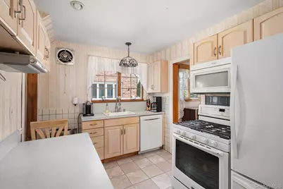 1640 Roosevelt Street, Baldwin, NY 11510 - Photo 7