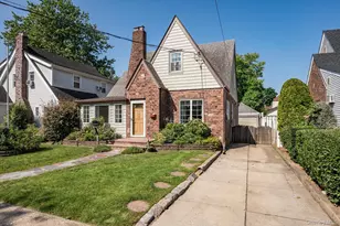 1640 Roosevelt St, Baldwin, NY 11510 - Photo 23