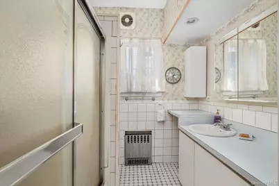 1640 Roosevelt Street, Baldwin, NY 11510 - Photo 11