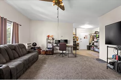 267 N Newbridge Road #2D, Levittown, NY 11756 - Photo 7