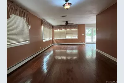 201 Wampum Lane, West Islip, NY 11795 - Photo 7