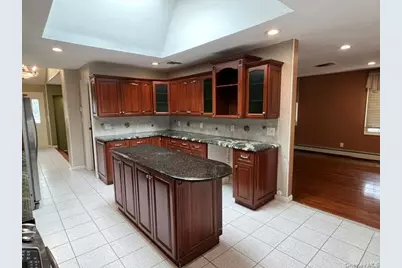 201 Wampum Lane, West Islip, NY 11795 - Photo 3