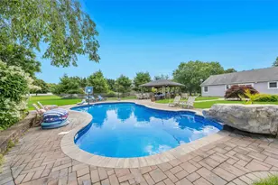 158 South St, Manorville, NY 11949 - Photo 33