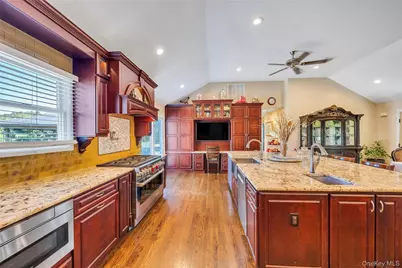 158 South Street, Manorville, NY 11949 - Photo 7
