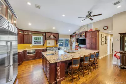 158 South Street, Manorville, NY 11949 - Photo 5