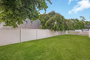 21 Bruce Ln, Farmingdale, NY 11735 - Photo 9