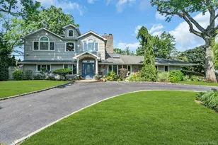 18 Regent Pl, Roslyn, NY 11576 - Photo 3