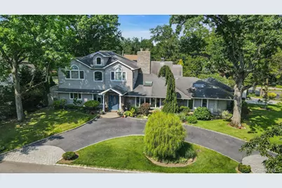 18 Regent Place, Roslyn, NY 11576 - Photo 1