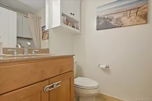 16 Balsam Ct, Wantagh, NY 11793 - Photo 13