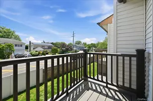 16 Balsam Ct, Wantagh, NY 11793 - Photo 21