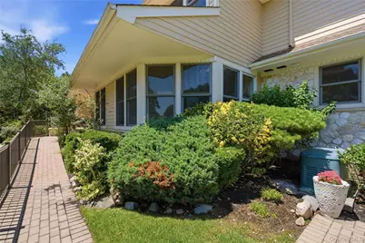323 Baltustrol Circle, Roslyn, NY 11576 - Photo 3