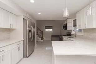 37 Holiday Park Dr, Centereach, NY 11720 - Photo 5