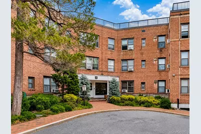 3 Town House Place #3c, Great Neck, NY 11021 - Photo 1