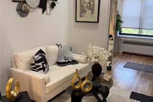 3 Town House Pl, Great Neck, NY 11021 - Photo 15