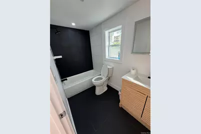227 N Railroad Avenue, Babylon, NY 11702 - Photo 5