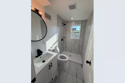 227 N Railroad Avenue, Babylon, NY 11702 - Photo 9