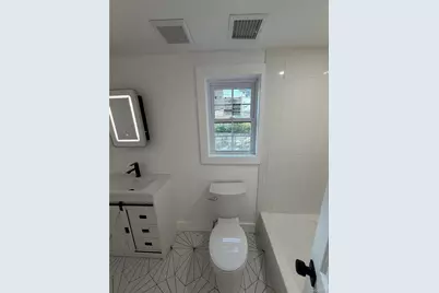 227 N Railroad Avenue, Babylon, NY 11702 - Photo 13