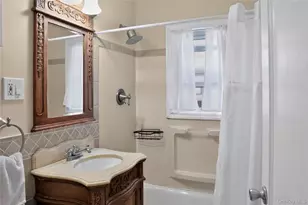 125 William St, Valley Stream, NY 11580 - Photo 7