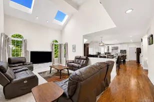 16 Eagle Ct, White Plains, NY 10605 - Photo 11
