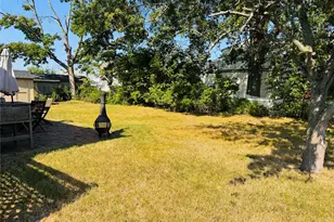 561 Center Dyre Ave, West Islip, NY 11795 - Photo 5