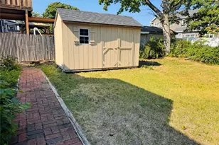 561 Center Dyre Ave, West Islip, NY 11795 - Photo 7