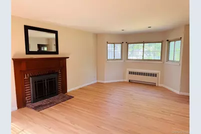 561 Center Dyre Avenue, West Islip, NY 11795 - Photo 9