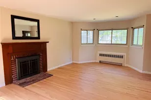 561 Center Dyre Ave, West Islip, NY 11795 - Photo 9