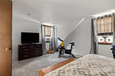 190 Cottage Boulevard, Hicksville, NY 11801 - Photo 17