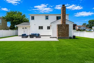 27 Galaxie Ln, Selden, NY 11784 - Photo 3