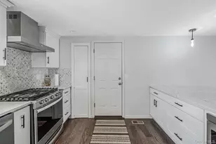 27 Galaxie Ln, Selden, NY 11784 - Photo 11