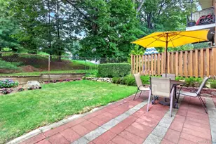 671 Pelham Rd, New Rochelle, NY 10805 - Photo 11