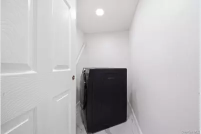 150-29 Yates Road, Jamaica, NY 11433 - Photo 35