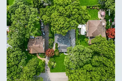527 Brooklyn Boulevard, Brightwaters, NY 11718 - Photo 3